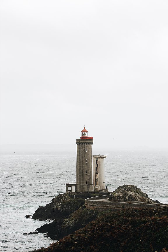 photo-of-lighthouse-on-seaside-during-daytime-3099153.jpg 